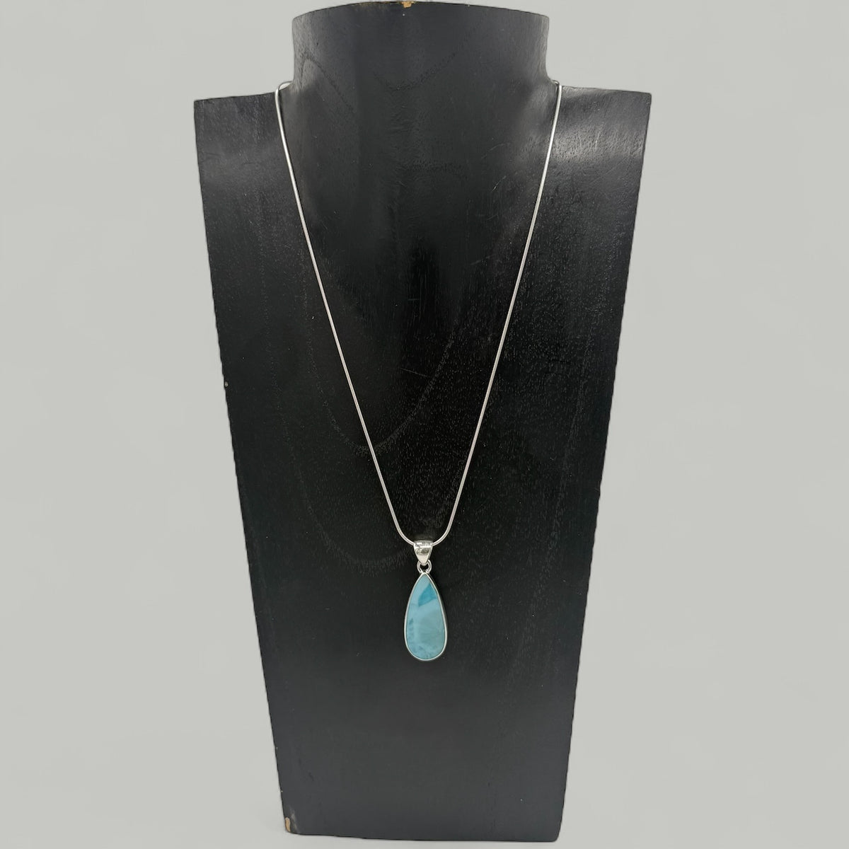 Larimar Anhänger auf eine Silber-Kette