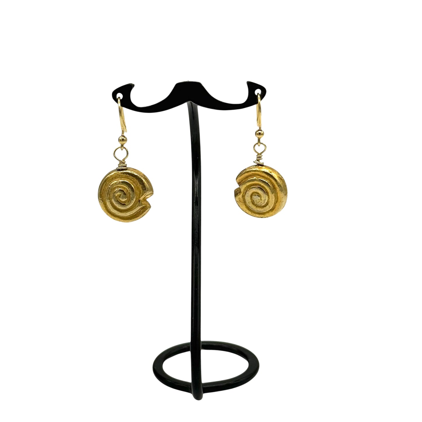 Vergoldete Ohrhänger in Spiralform