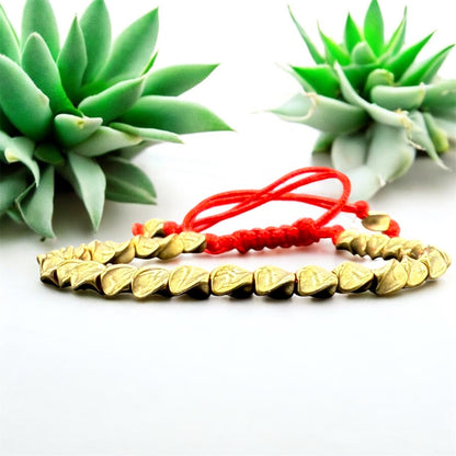 Handgefertigtes Tibet-Armband mit Kupferperlen – Detailansicht der gedrehten Perlenstruktur