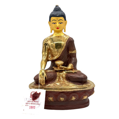 Detailansicht des vergoldeten Gesichts einer Buddha Shakyamuni Statue