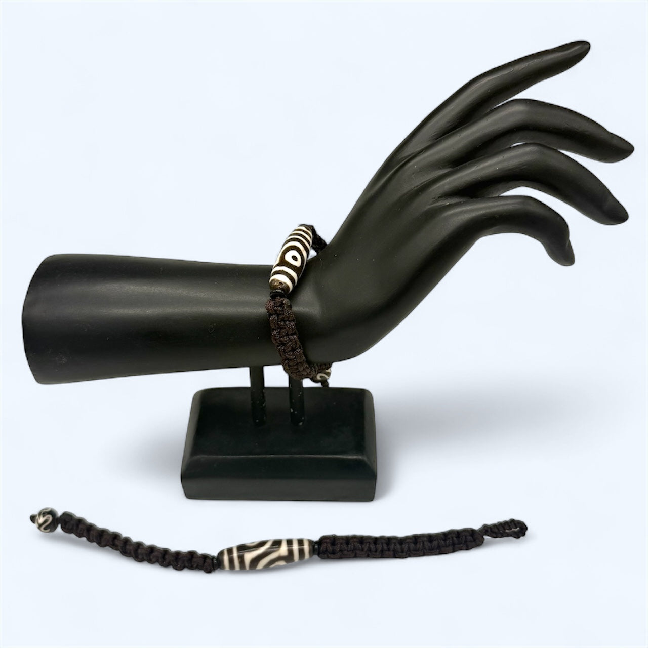 Dzi-Perlen Armband, robustes geflochtenes Band.