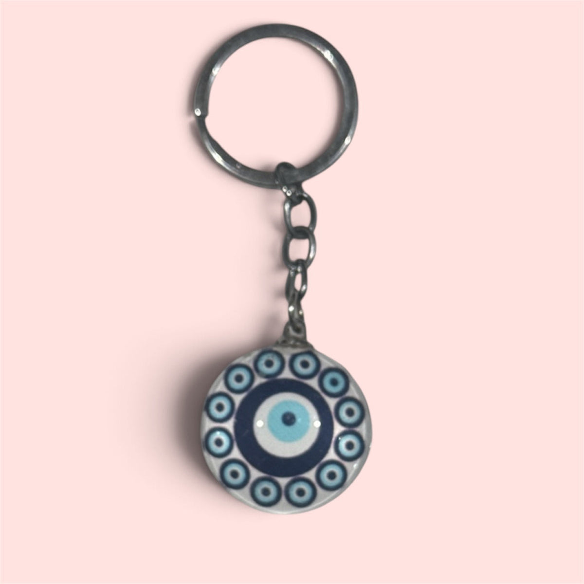 Evil eye Nazar Schlüsselanhänger in Blau mit weissem Hintergrund