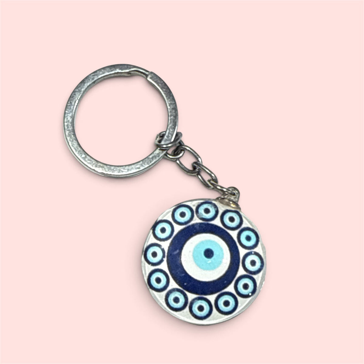 Evil eye Nazar Schlüsselanhänger in Blau mit weissem Hintergrund