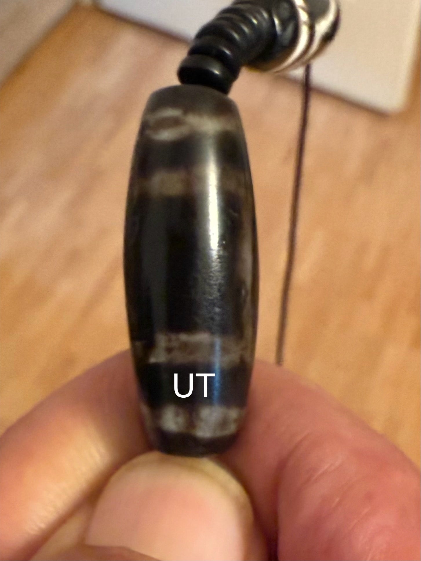 Hier zeigt eine Dzi-Perle namens Sakor Namkor. Himmel Erde Tor samkor namkor