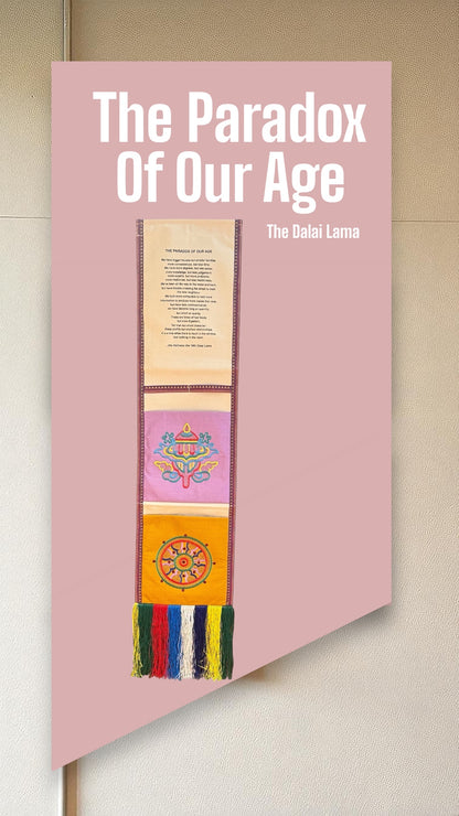 Tibetisches Wandbanner „The Paradox of Our Age“ – Zitat des Dalai Lama mit Symbolen