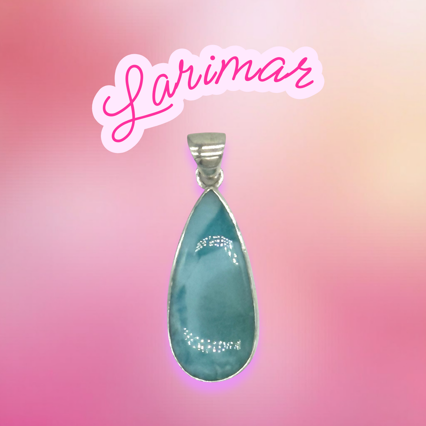 Larimar Anhänger mit rosafarbenem Hintergrund mit Überschrift LARIMAR im Pink