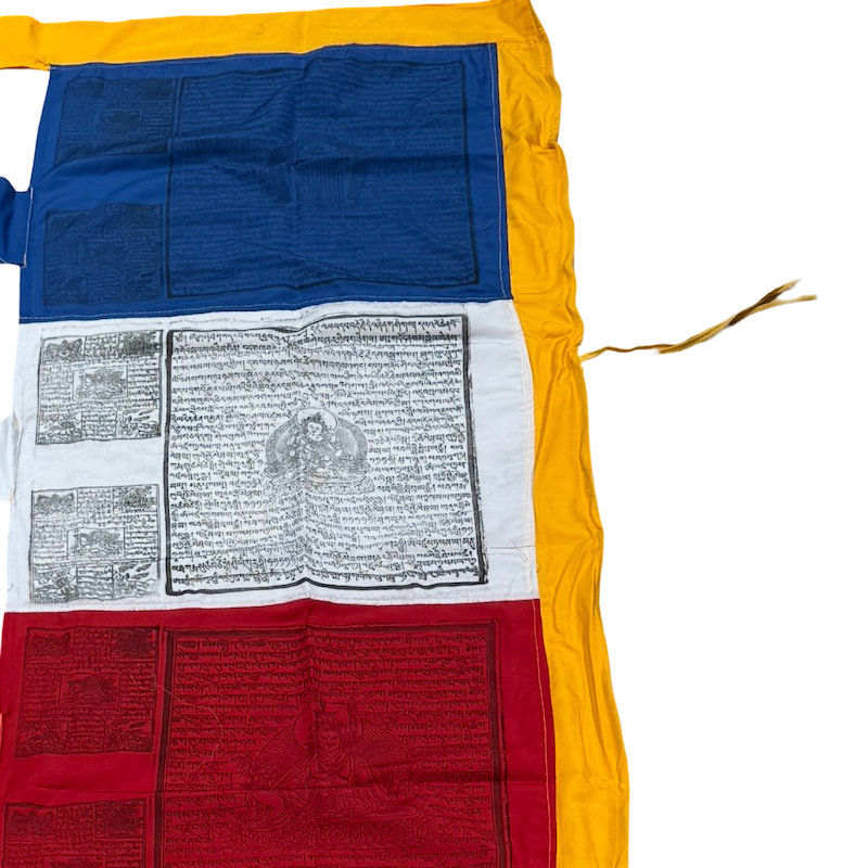 Lungta tibetische Gebetsfahne auf Stange.