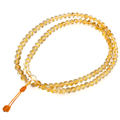 goldene Kristall-Gebetsperlen mit weißem Hintergrund