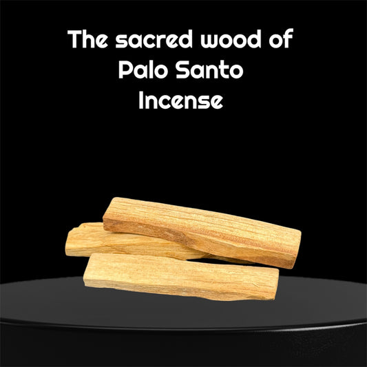 es zeigt 3 Holzstäben von Palo Santo Räucherstäbchen auf einem schwarze Podium und mit einem schwarzen Hintergrund mit dem Schrift The sacred wood of Palo Santo Incense.